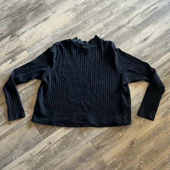Black Sweater Old Navy - Picture 2 of 3